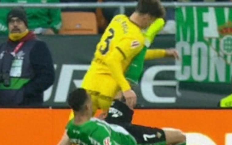 11！贝蒂斯未能获胜，安东尼踢对方脸部被罚下引发争议