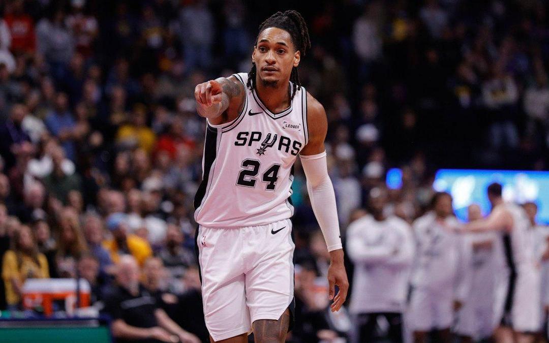 爆冷，马刺队击败掘金队后赢得NBA杯小组冠军，瓦赛尔谈感受