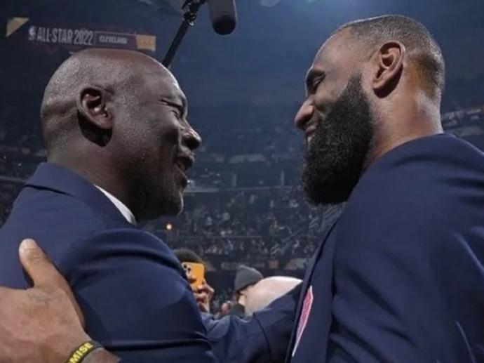 韦德比较乔丹詹皇毫无意义我只看到乔丹高光集锦没看到失败一面