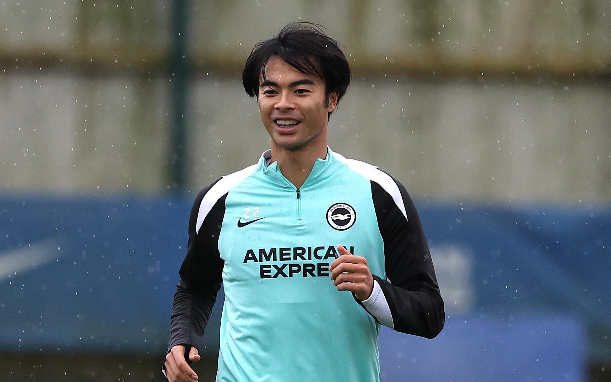 伤愈回归，三笘薰重返球场进行单独训