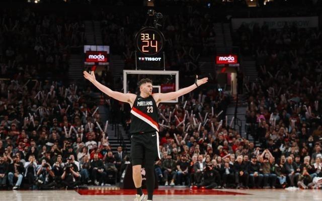 摆烂大年鹤立鸡群！开拓者有望超勇士拿到主场优势