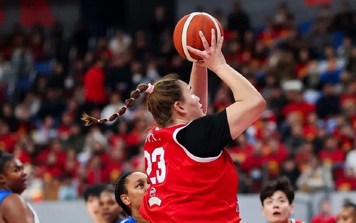 2.01米女鲨鱼落选最终12人场均13+6仍遭弃吨位过大移动速度慢