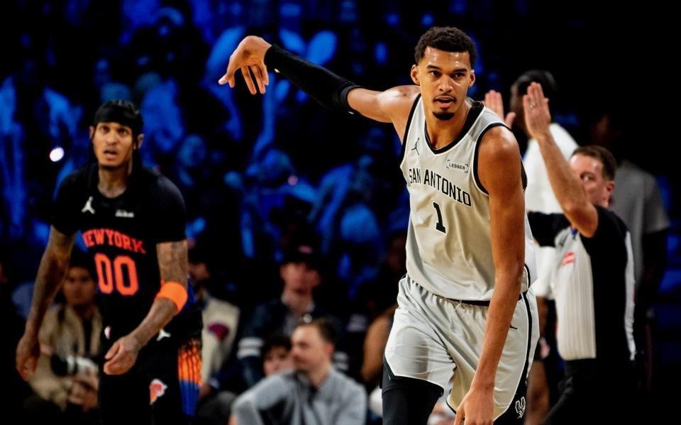 NBA杯决赛：尼克斯124113力克马刺，52