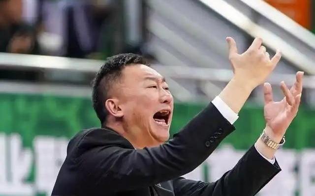 防守为王体系制胜：从青岛崛起看刘维