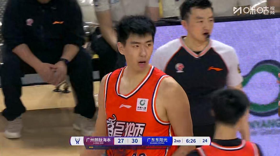 为何徐昕一夜成为首发中锋和本土得分王球迷一语道出真因,真准