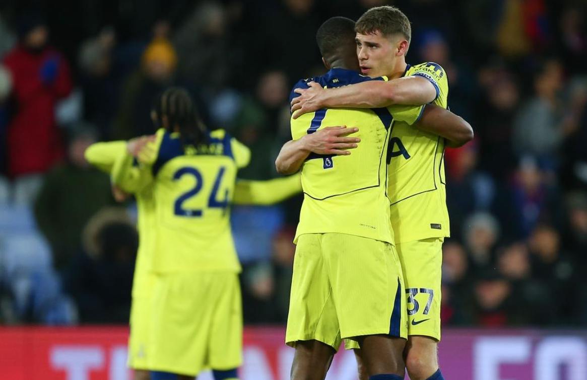 英超劲旅征服客场，成功复仇，追赶曼联，被利物浦甩开7分