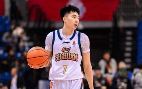 好苗子！19岁小将年薪仅40万，曾韧带断