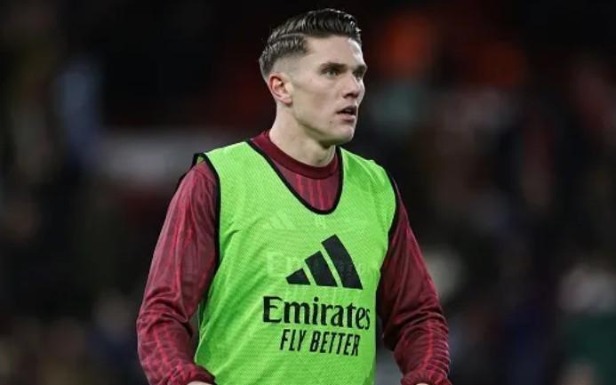 哈曼：哲凯赖什面对强队跑不到能进球的位置，他实力不够