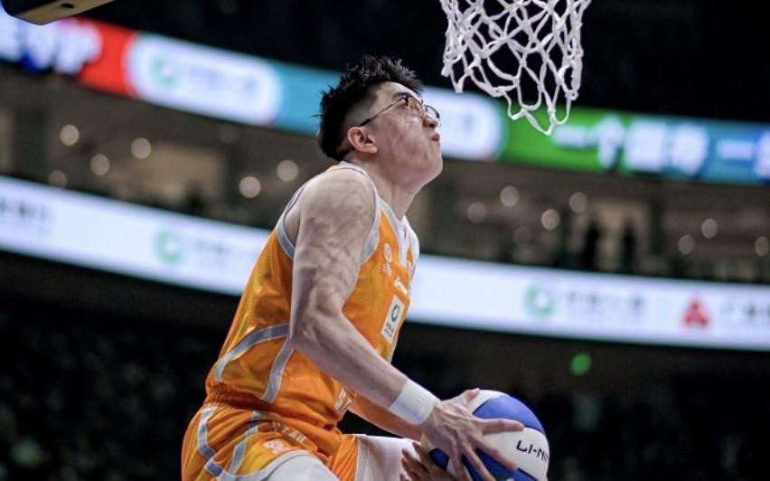 扣篮大赛冠军张鼎岩：从小梦想是打CBA，决赛已经超常发挥了