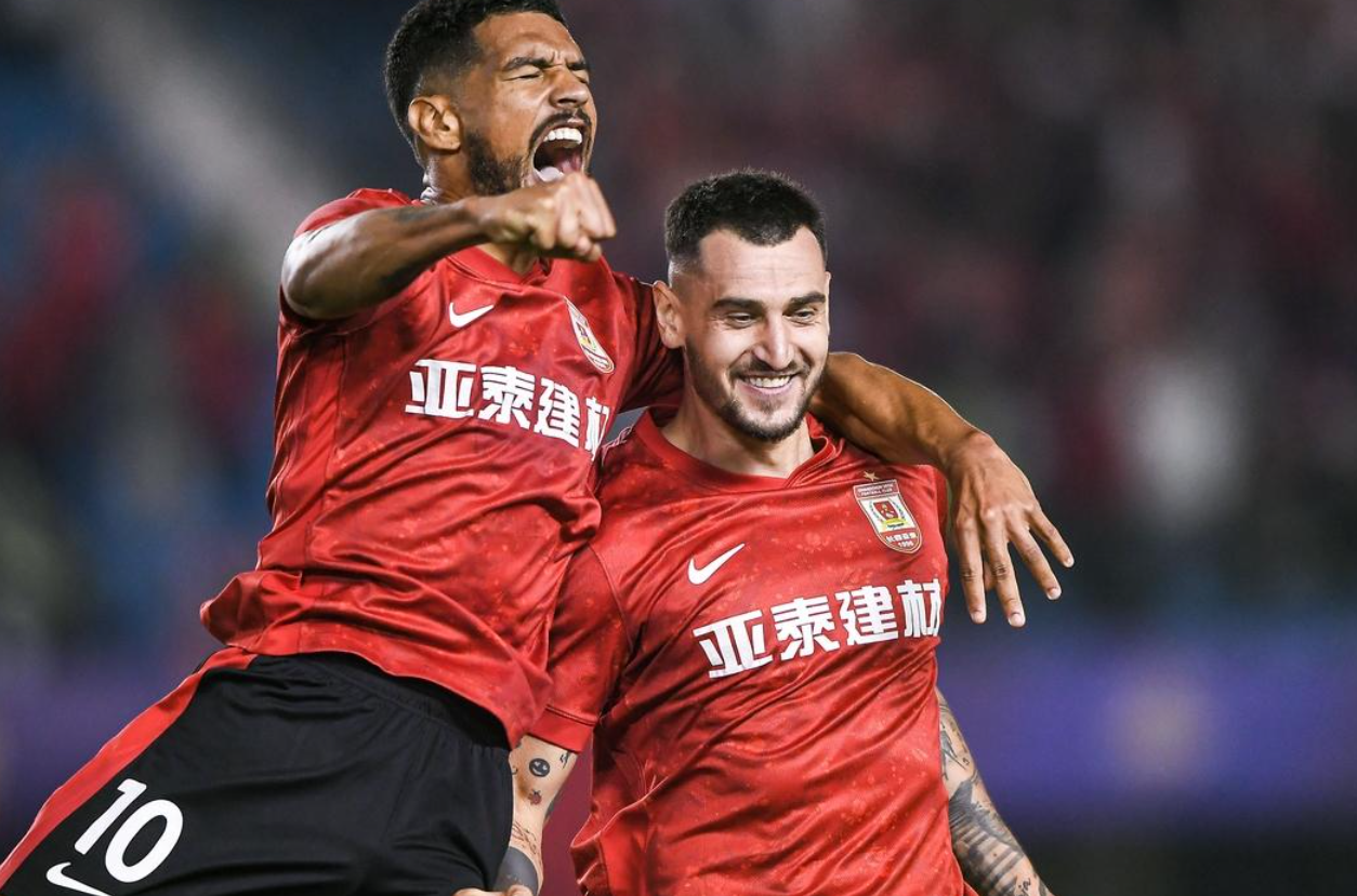 第98分钟绝平！中超神剧情：2张红牌+乌龙球，替补神兵绝境救主