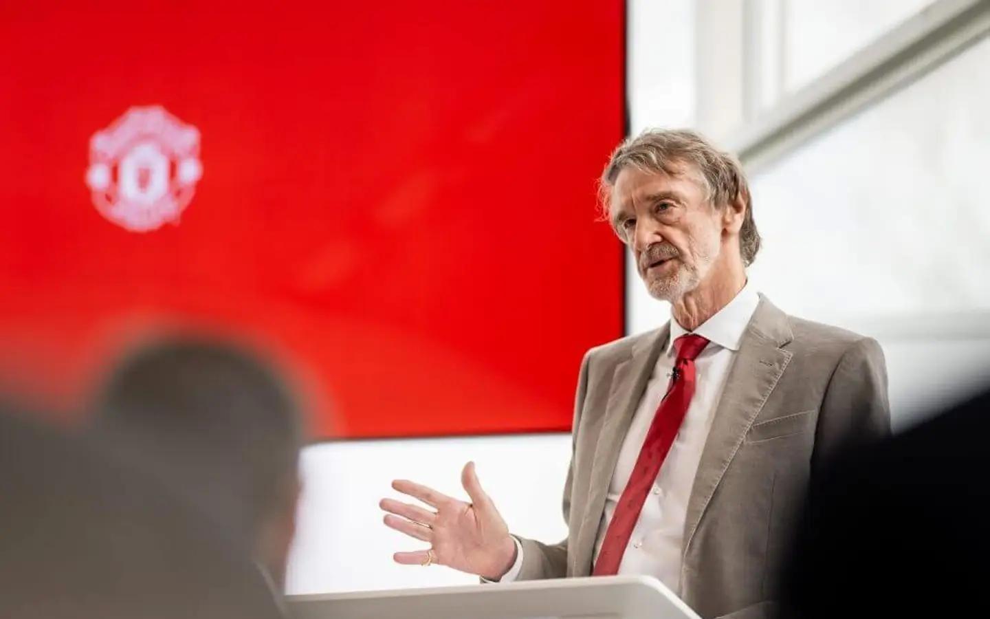 TA：拉爵入主后，曼联阵容洗牌见效但新球场建设推进缓慢