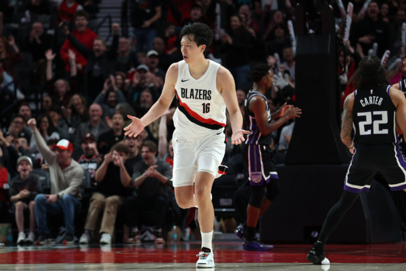 杨瀚森0分0板1失误!开拓者送鹈鹕6连败,普尔16中5锡安空砍35+8