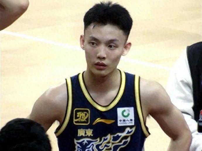 直击广东出征仪式！朱芳雨摊牌夺冠，杜锋下军令状，菜单整活辽篮