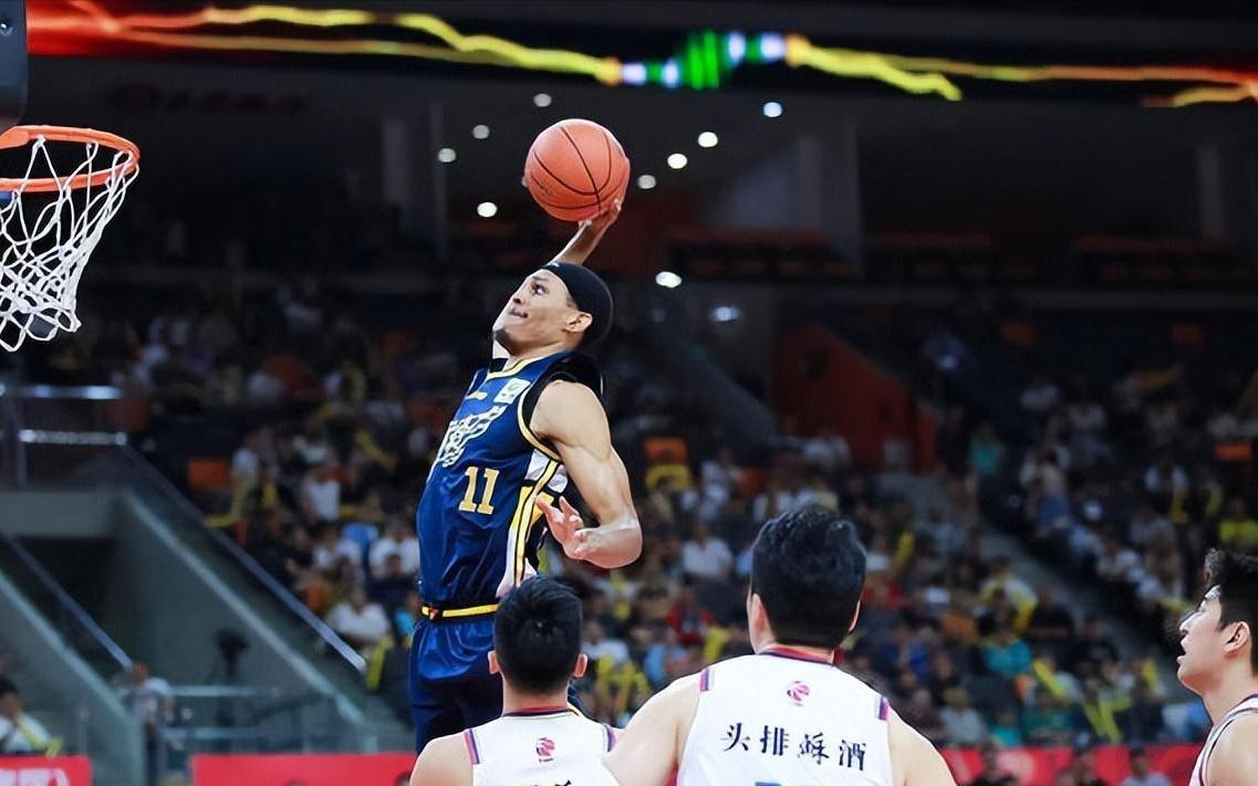 曝CBA多家俱乐部报价贝兹利！上赛季
