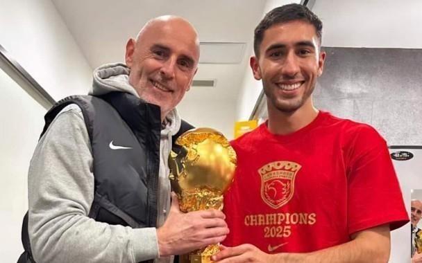 随海港夺冠，亚历斯祖成为首位夺得中