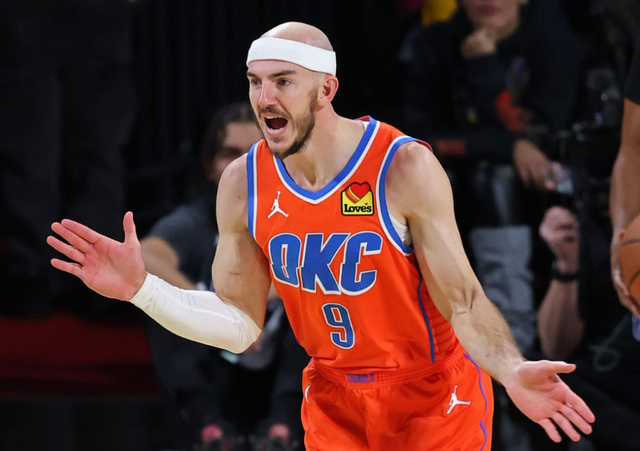 马刺vs雷霆裁判报告:最后两分钟无错判卡鲁索不满两次关键判罚