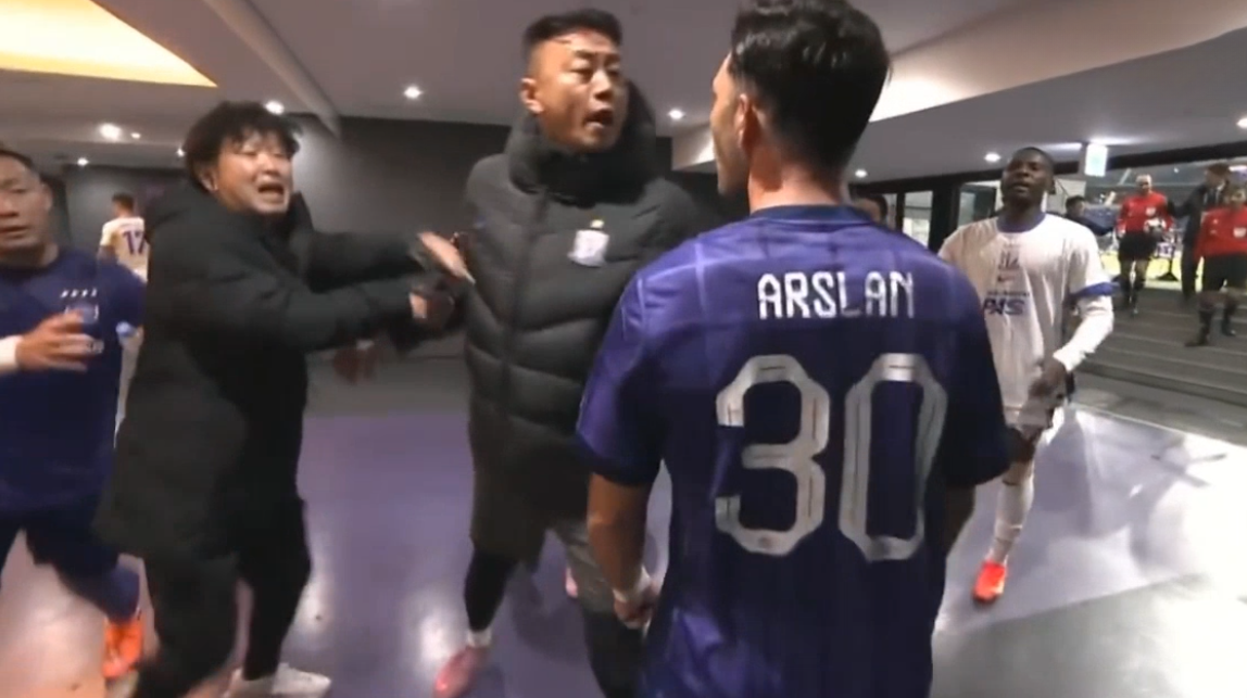 发生什么事亚冠输球不输人：申花教练