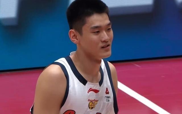 硬汉！王洪泽CBA生涯第二战8分4板3助球迷点评超同期任骏飞