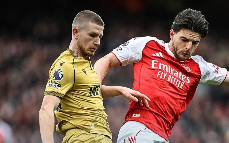 埃泽弑杀旧主，阿森纳10水晶宫豪取7连胜，曼城翻车塔帅笑纳大礼