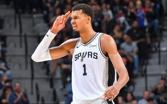 生涯11次单场至少30分5帽！文班亚马追平麦卡杜并列历史第十