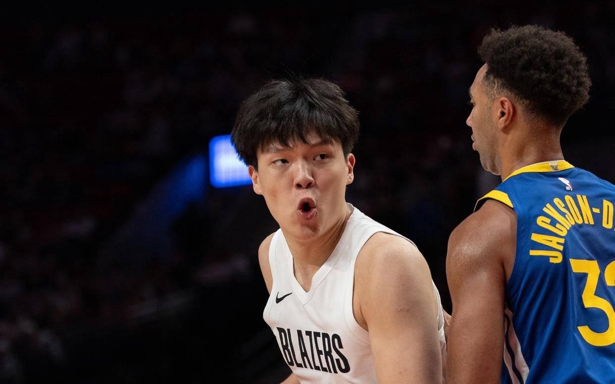 杨瀚森再次遭下放，决战雷霆时将再召回，枯坐冷板凳成卖票吉祥物