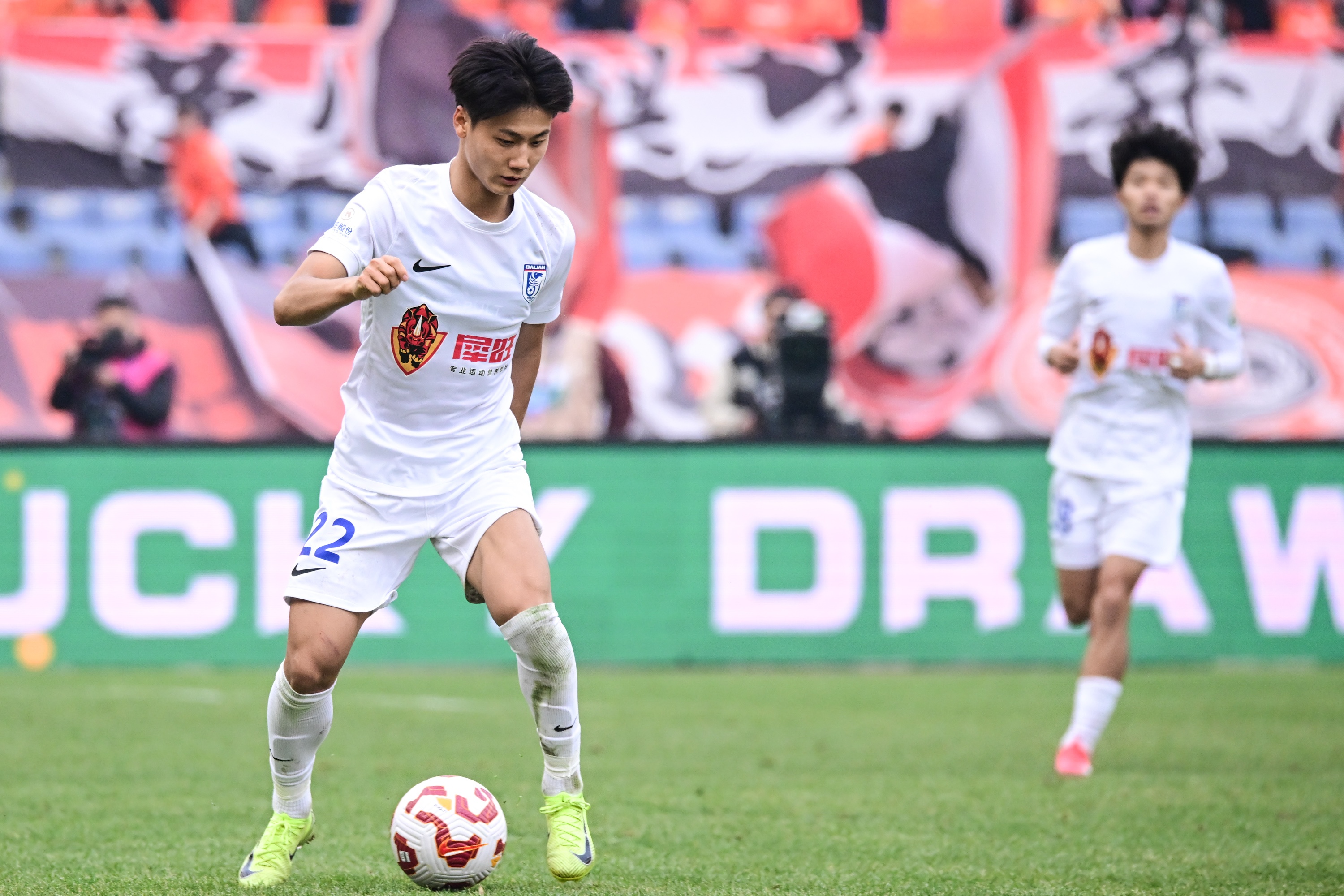 北青體育：受全運(yùn)男足U20預(yù)賽影響，U22未征調(diào)毛偉杰、依木蘭等人