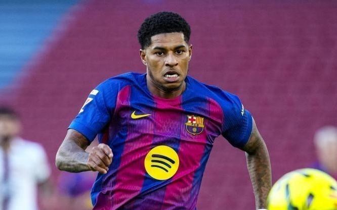 世体：拉什福德合练中未出现问题，但左膝依旧需要佩戴护具