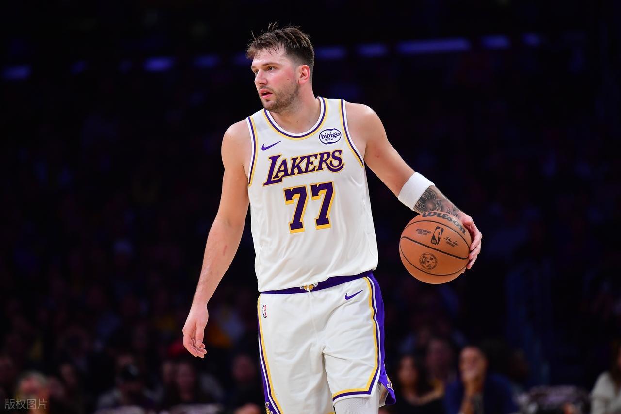 杰伦约翰逊41+14+7无缘今日最佳球员!因为东契奇34+12+7创纪录