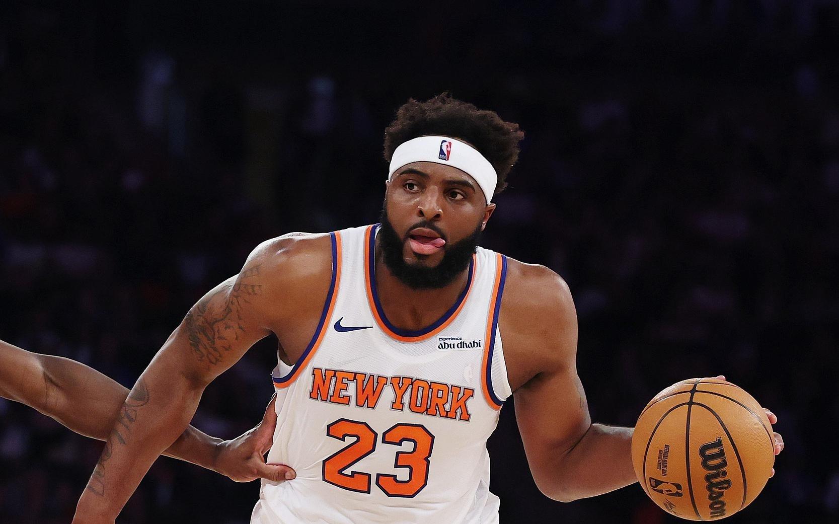 首秀在即！尼克斯中锋米切尔罗宾逊今