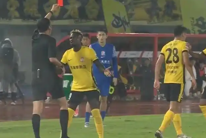 随着申花21，蓉城31，海港43，中超积分：3队争冠，4队保级