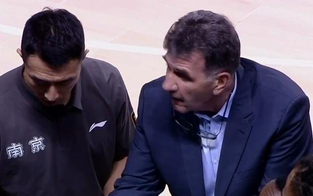 南京官宣换帅引热议！媒体：王世龙加入