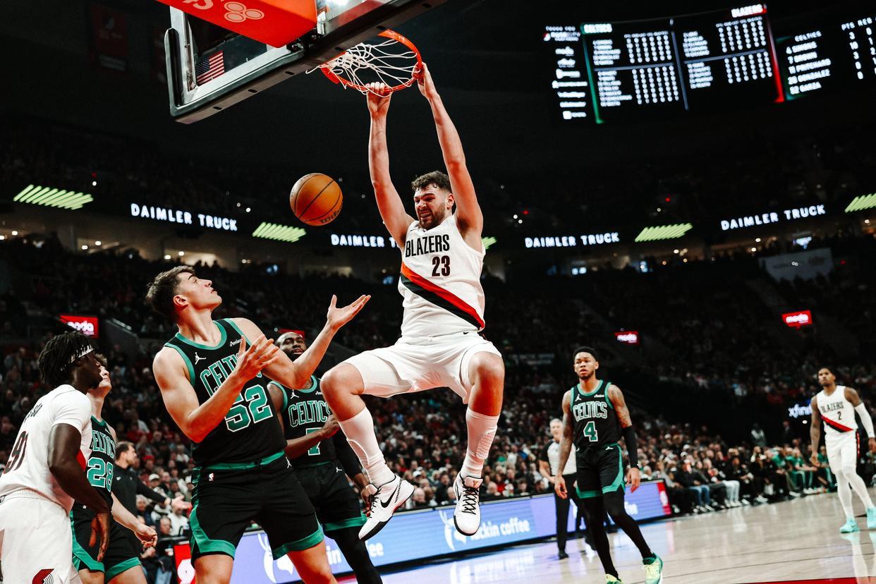 杨瀚森3分4板，开拓者爆冷逆转绿军！布