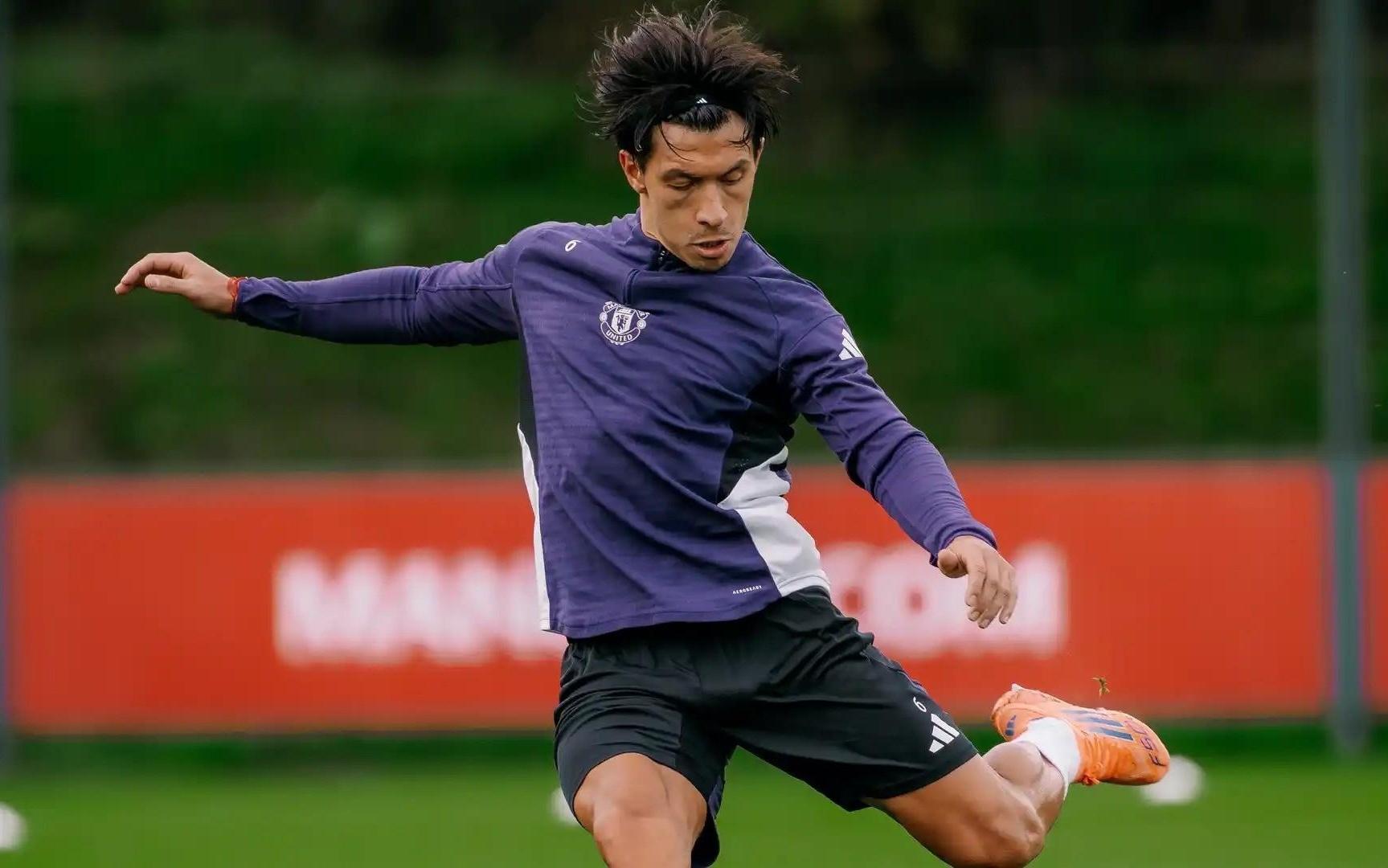 曼联官方：利桑德罗马丁内斯已重返一