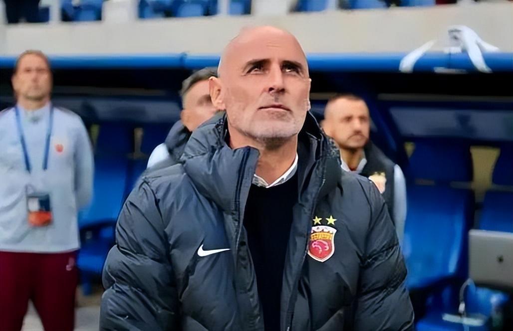 辽宁铁人门将位置已经有刘伟国，为何