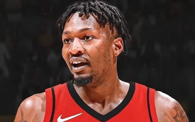 轰21+2+5！斯玛特梦回巅峰，佩林卡签约血赚，他比电风扇强太多了