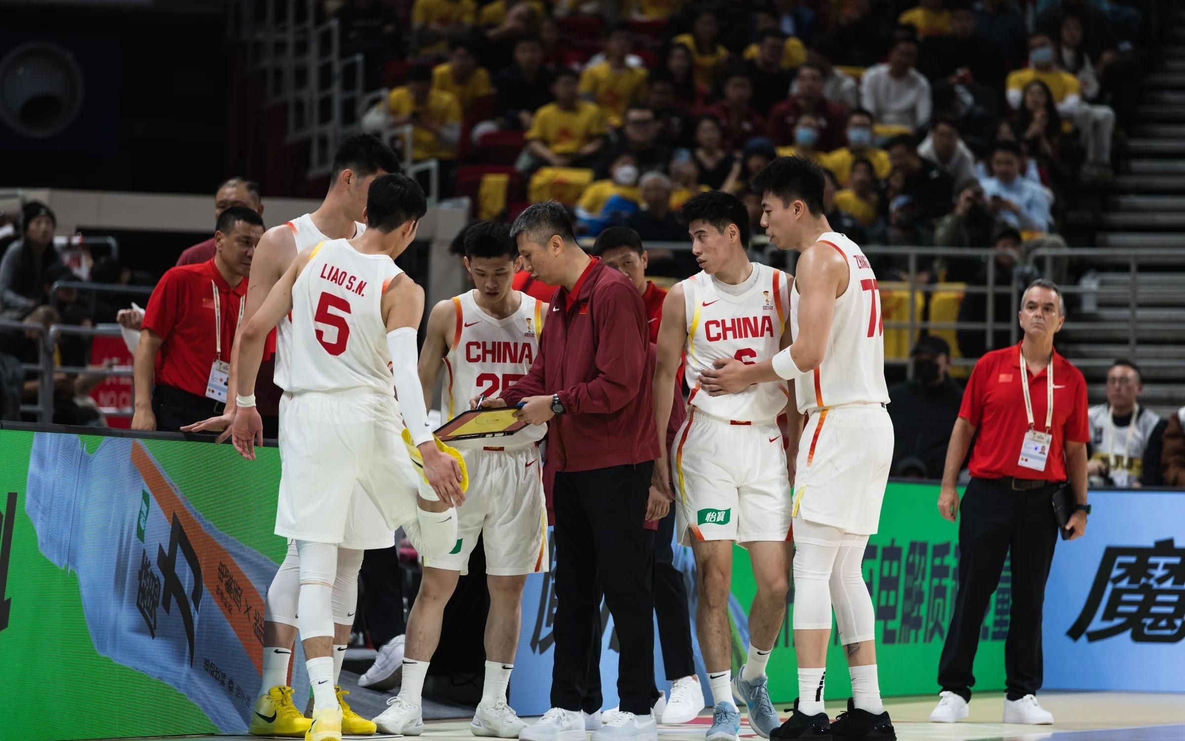 够拼，中国男篮除夕夜仍一天三练，每人每天补贴300块