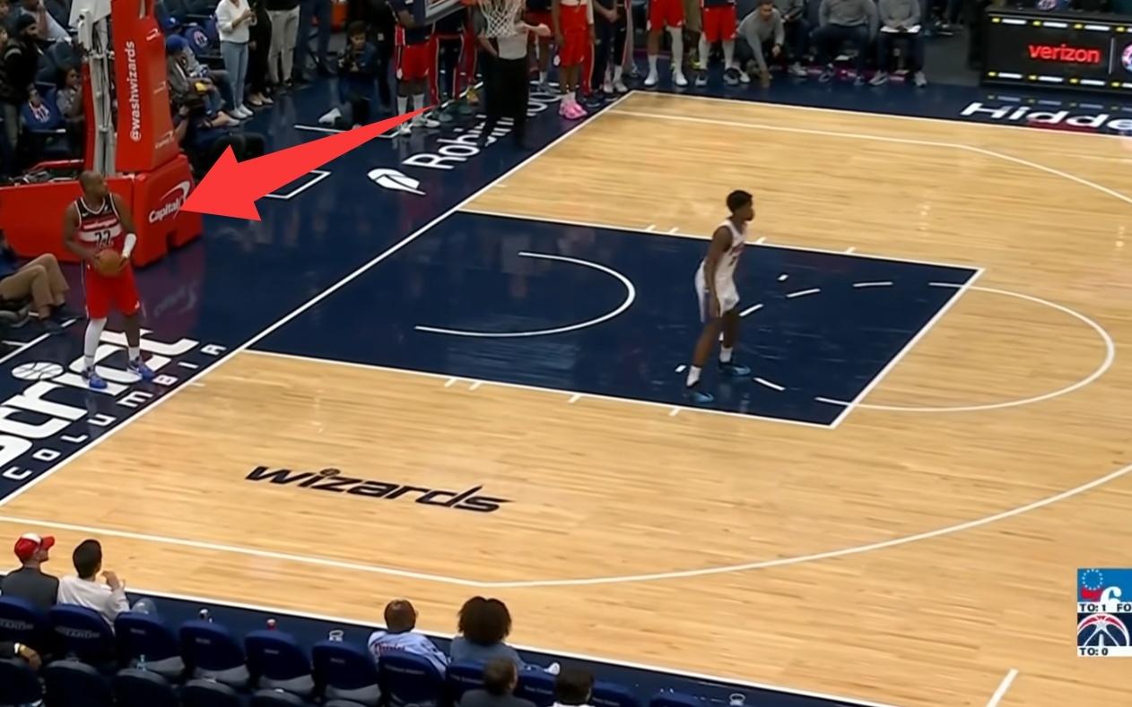 NBA最奇葩逆转！两巨星10连打铁，最后6秒后场发球自杀，赛后还笑