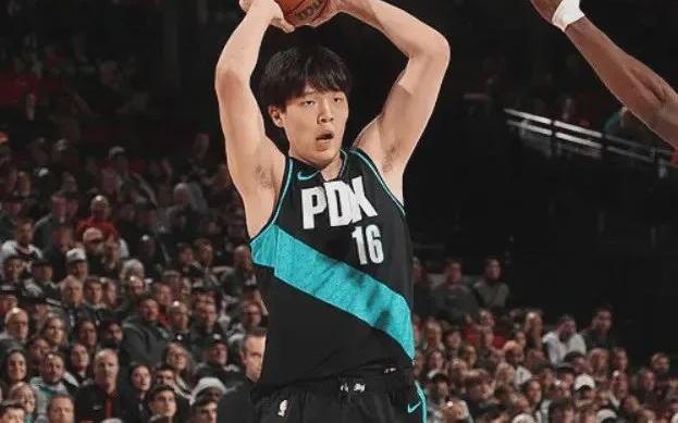 杨瀚森的防守，真的很“灾难”！CBA的