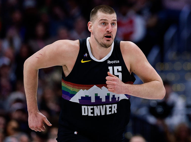 22分14板17助1断4帽！约基奇完成双里程碑，威少的纪录也保不住了