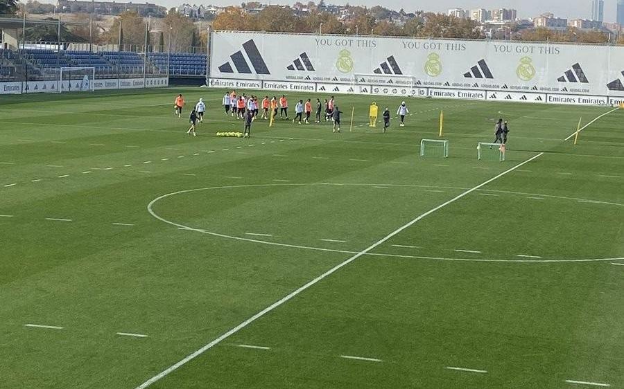 记者：赫伊森等5名后卫缺席皇马训练，