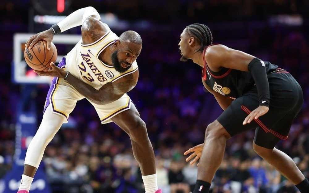 41岁詹姆斯29分封神！湖人升西部第二