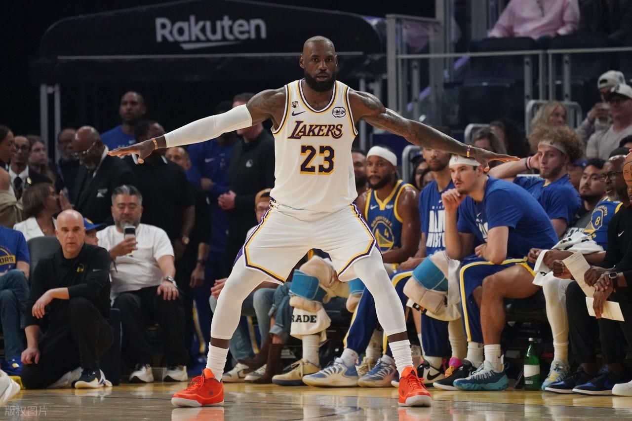 杜兰特32+6+8+2无缘今日最佳球员！因为詹姆斯22+7+9创2项纪录！