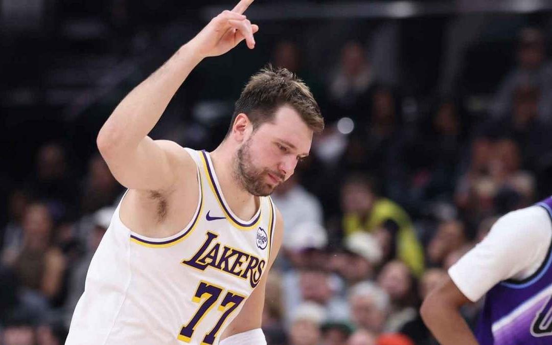 酷，湖人队东契奇驾驶布加迪亮相“黑