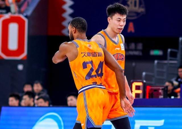 CBA排名大变天！上海升第1，两大争冠热