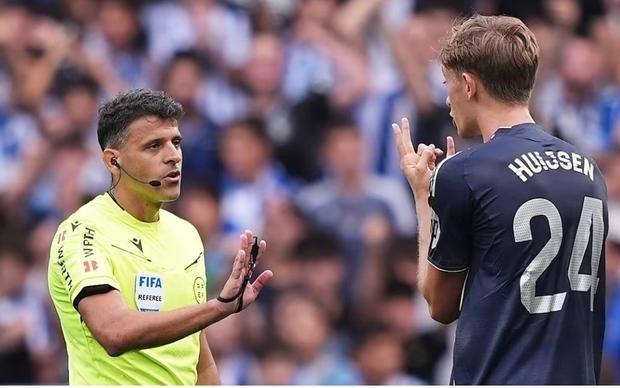 希尔曼萨诺将执法皇马和毕包比赛，此前罚下赫伊森曾引争议