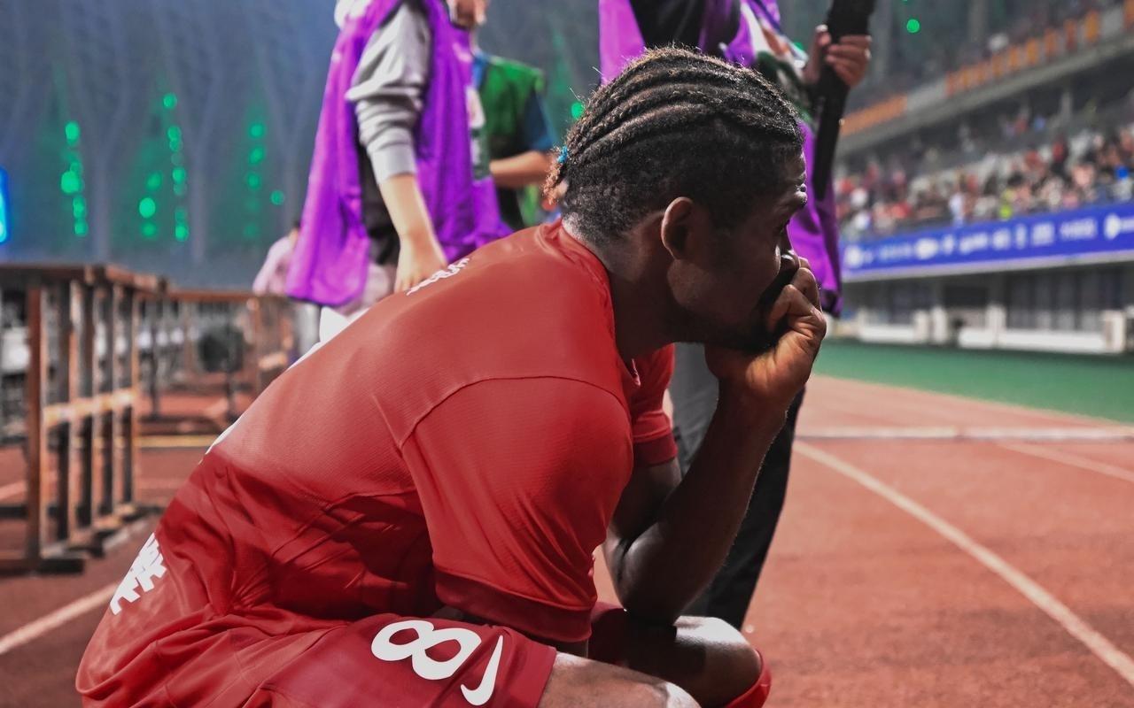 梅州客家深陷降级泥潭！防线成筛，中小球队为何年年被“耗死”