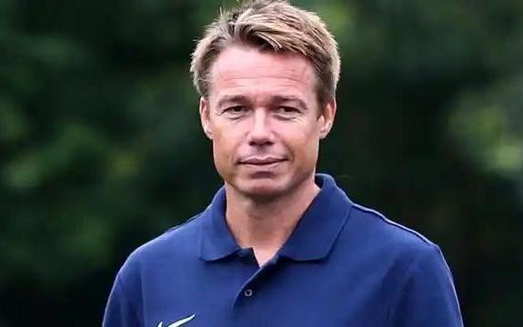 勒索克斯指出，吉滕斯的心态属于薄弱