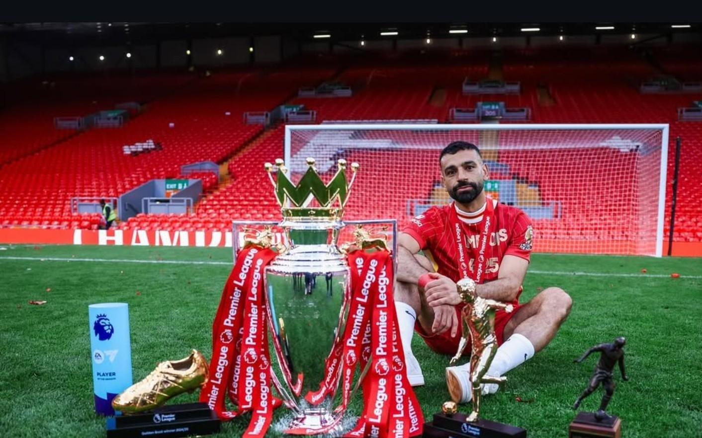 继续施压,萨拉赫社媒主页置顶5月夺冠后同多项奖杯的合照