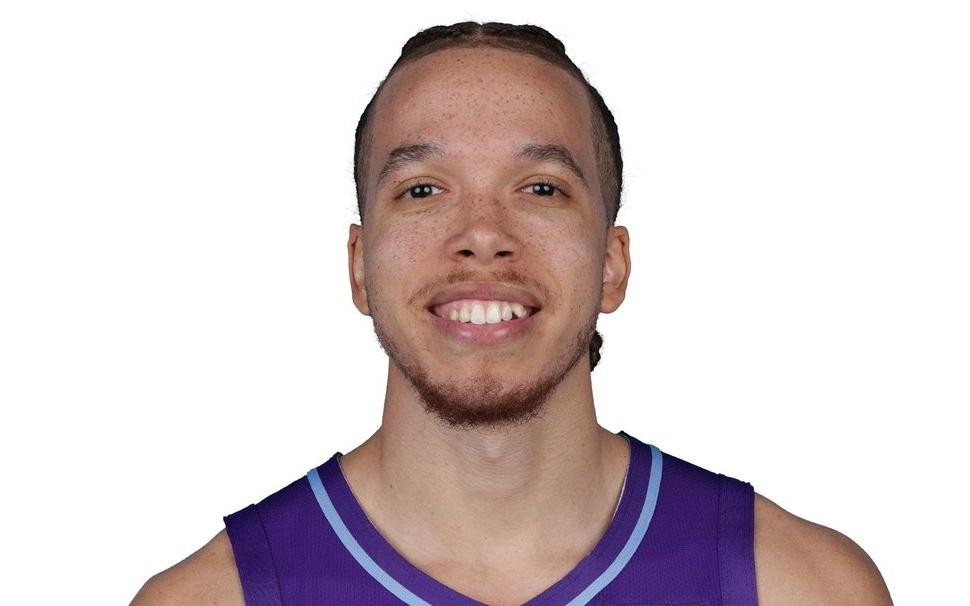 美记：快船训练营合同签下普雷斯顿，大名单来到20人