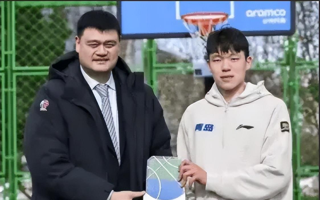 姚明中国赛再成焦点！与独行侠老板谈